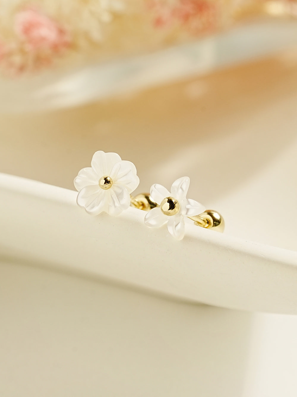 14K Gold Mother of pearl flower Cartilage Earring 20G