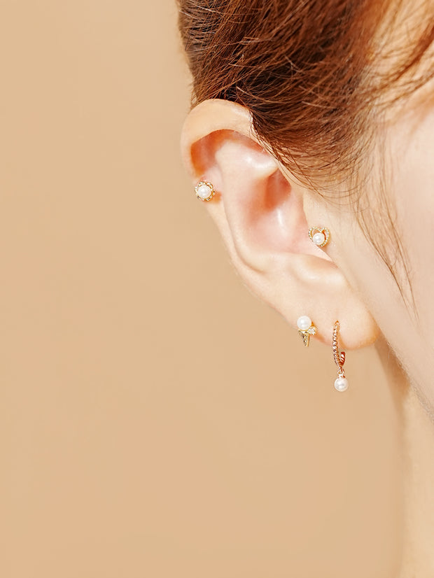 14K Gold Creamy Flower Cartilage Earring 20G