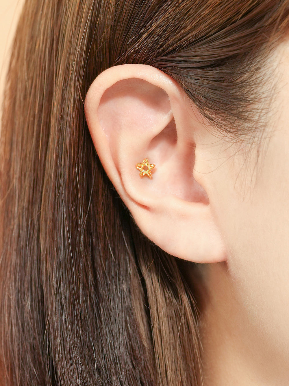 24K Gold Knotted Star Cartilage Earring 20G