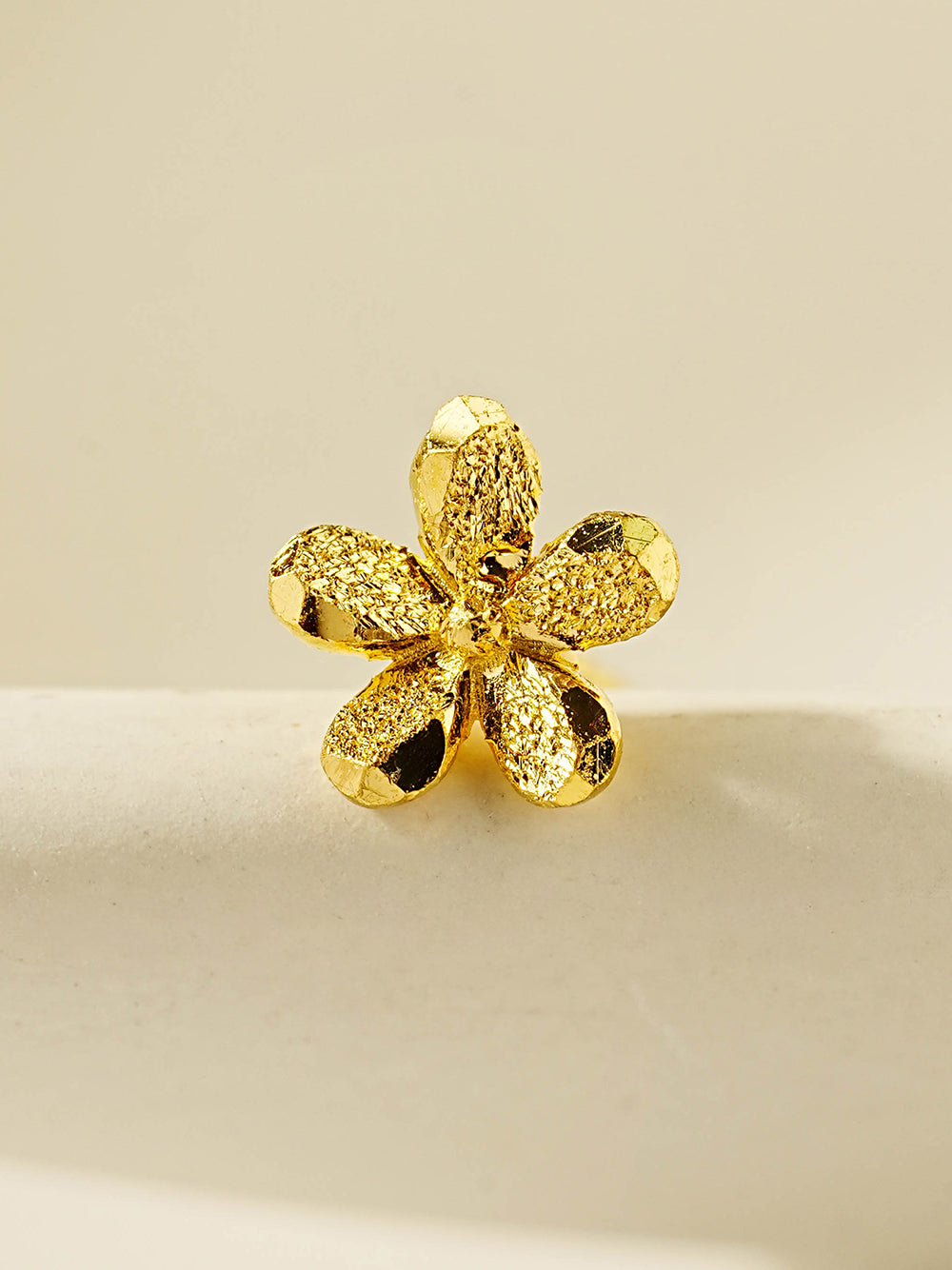 24K Gold Shine Flower Cartilage Earring 20G