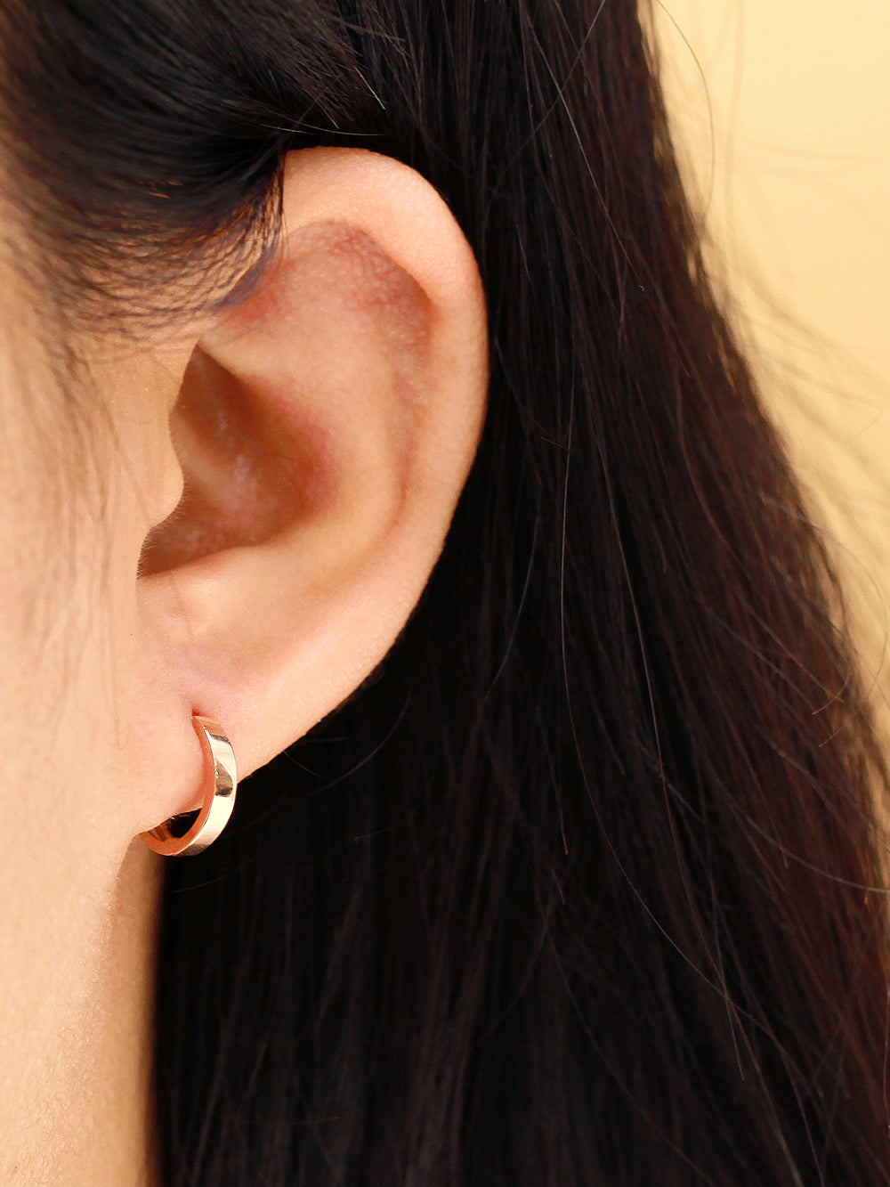 14K Gold Plain Bold Conch Hoop Earring