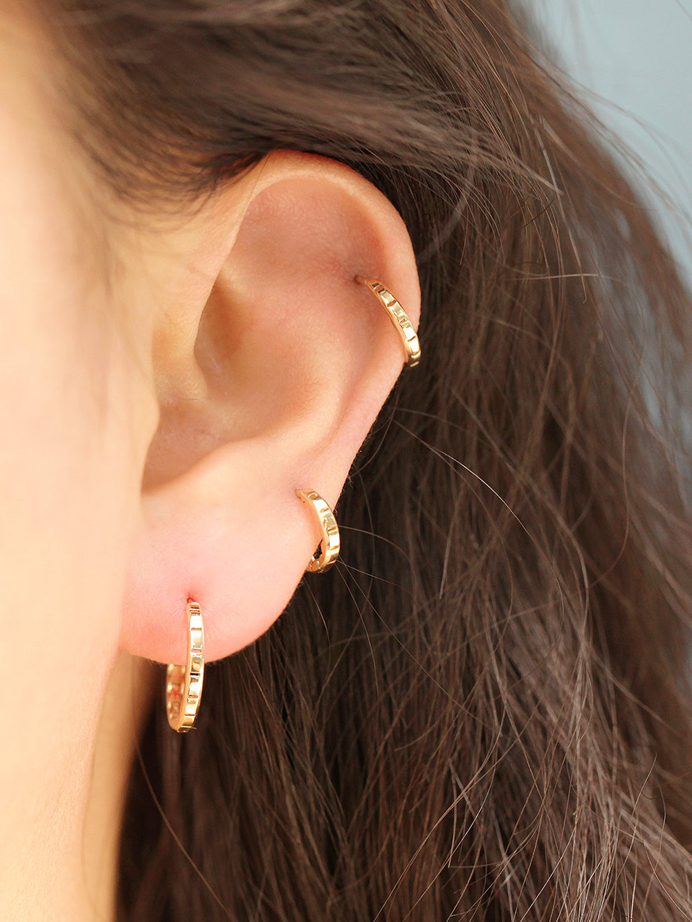 14K Gold Wavy Conch Hoop Earring