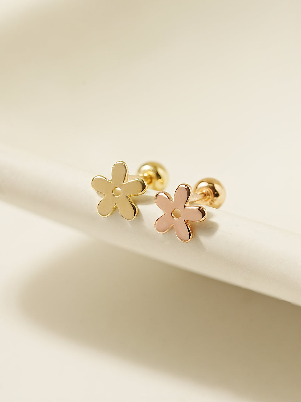 14K Gold Plain Five Petals Cartilage Earring 20G