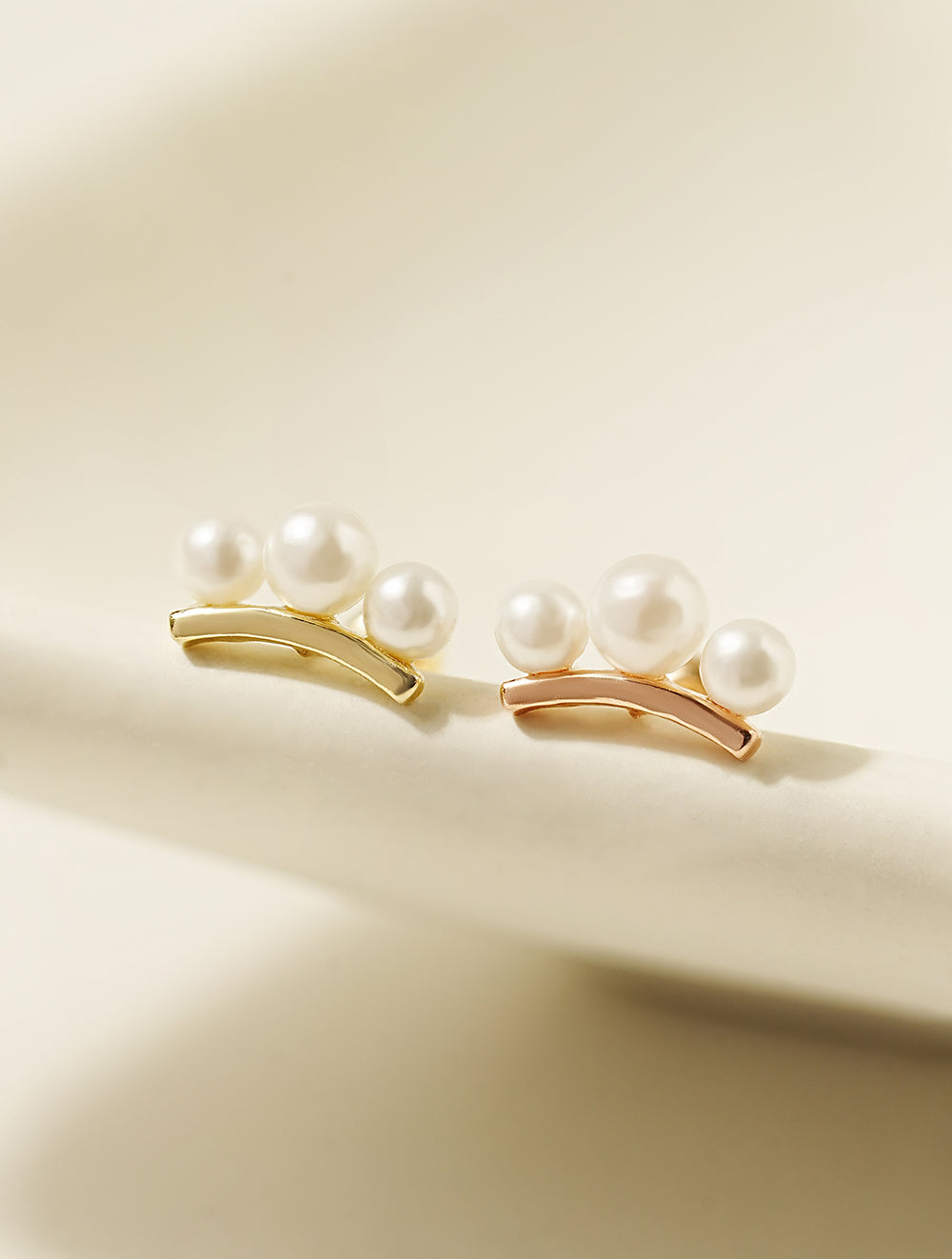 14K Gold Bloom Pearl Cartilage Earring 20G