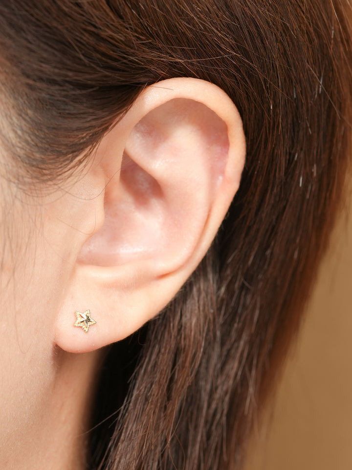 14K Gold Dot Cutting Star Cartilage Earring 20G