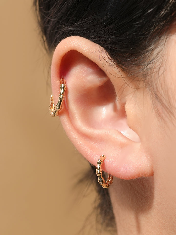 14K Gold Round Wave Hoop Earring