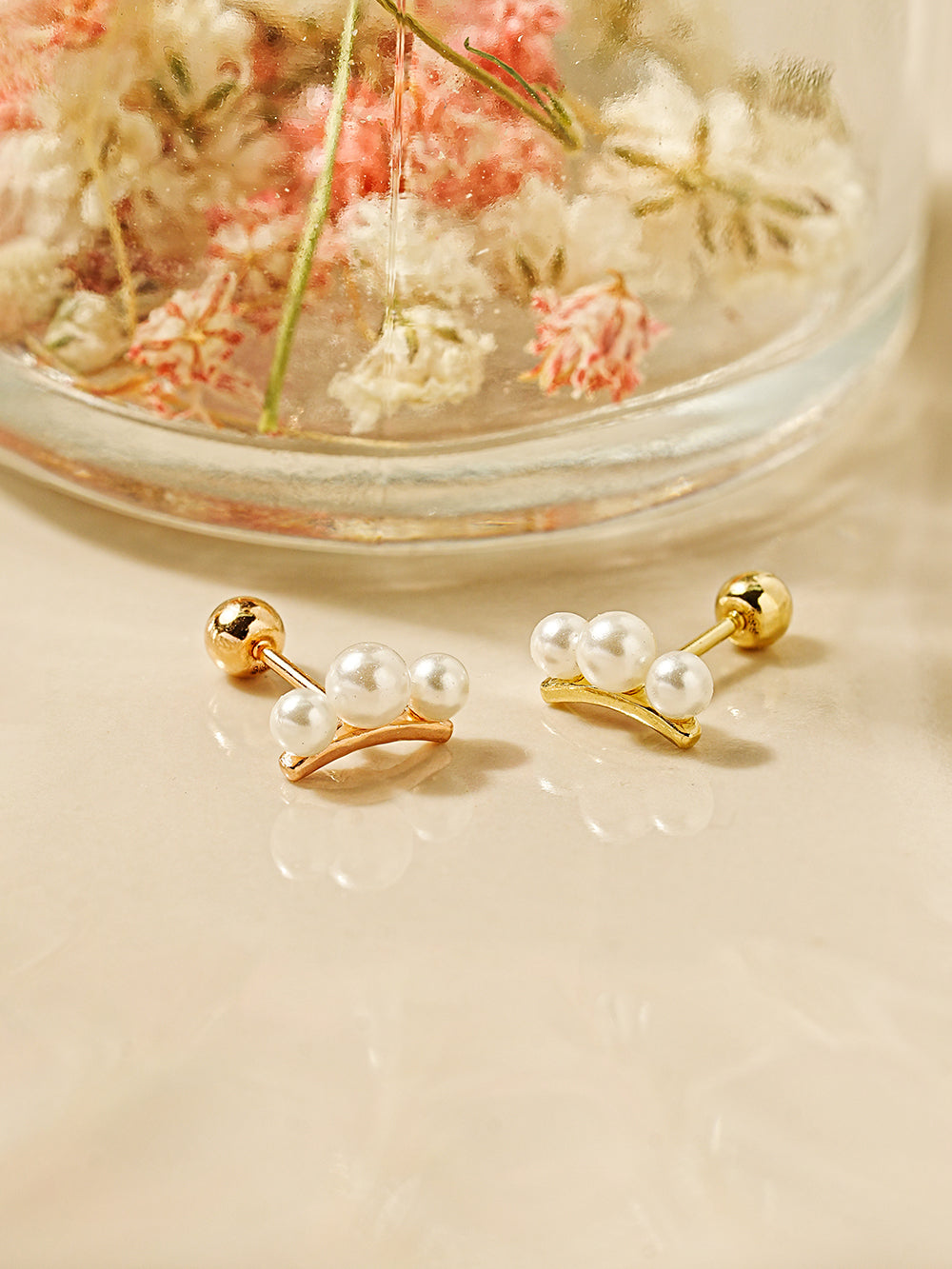 14K Gold Bloom Pearl Cartilage Earring 20G