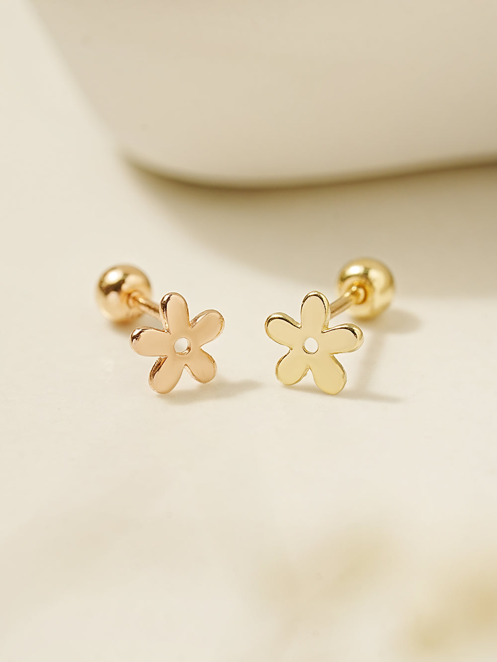 14K Gold Plain Five Petals Cartilage Earring 20G