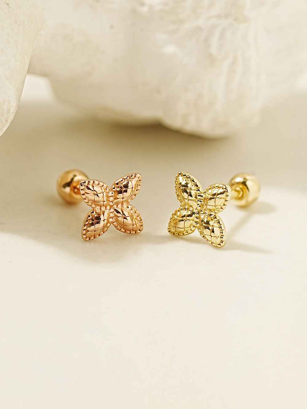 14K Gold Pinwheel Flower Cartilage Earring 20G