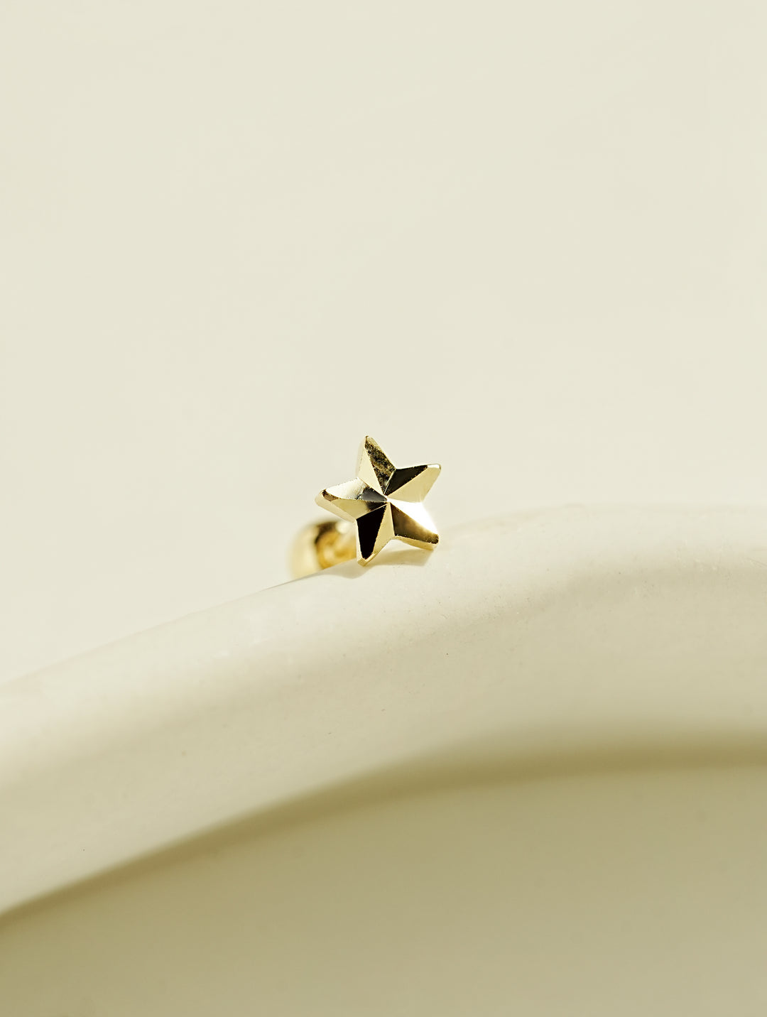 14K Gold Stripe Star Cartilage Earring 20G