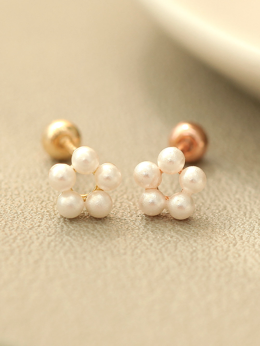 14K gold Mini Flower Pearl cartilage earring 20g