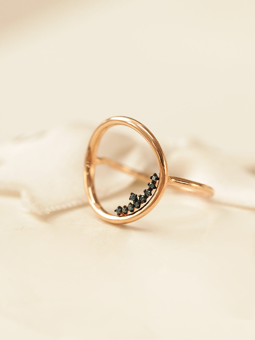 14K Gold Blue Diamond Circle Ring