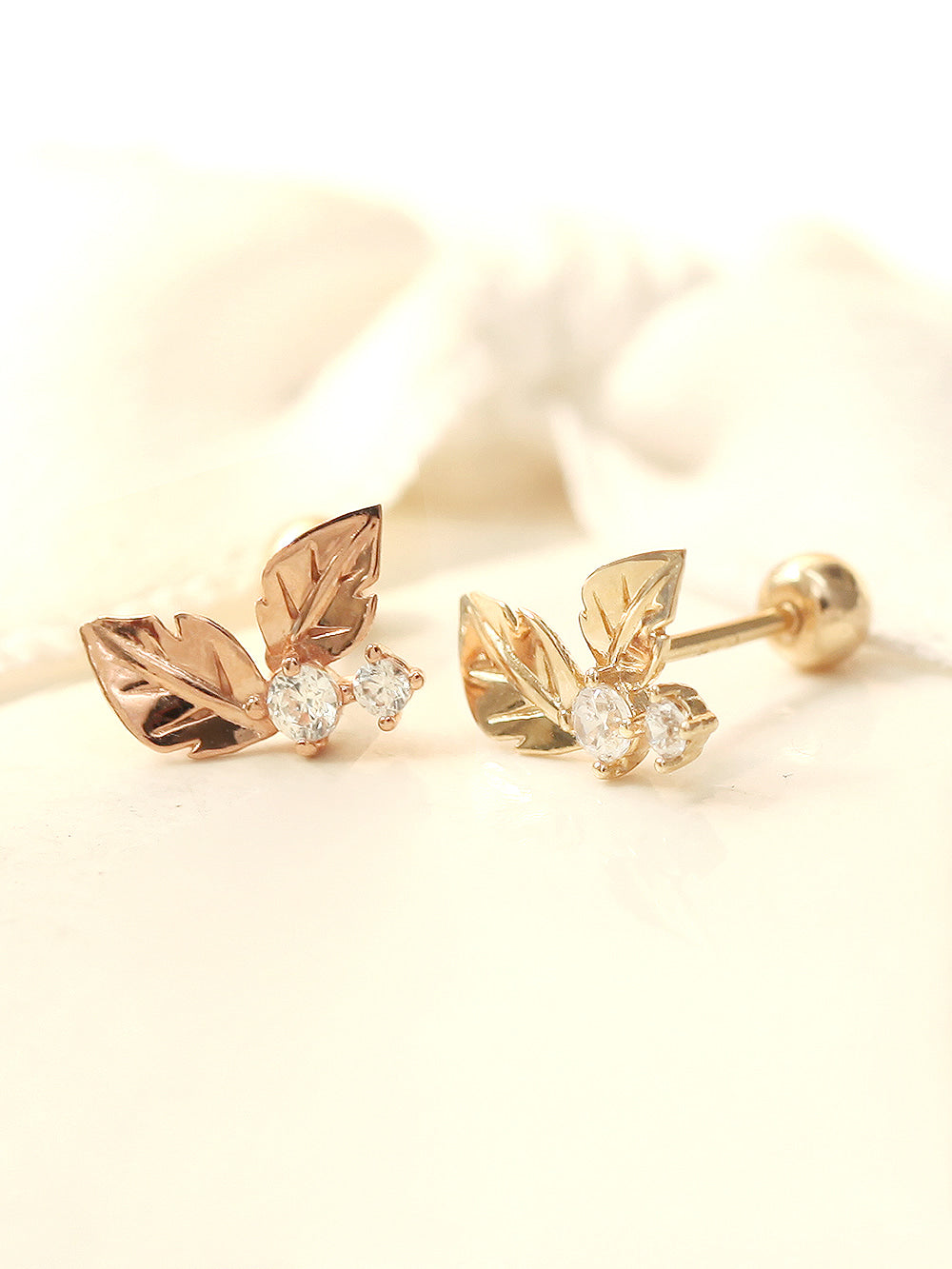 14K gold Fruit Cubic Leaf cartilage earring 20g