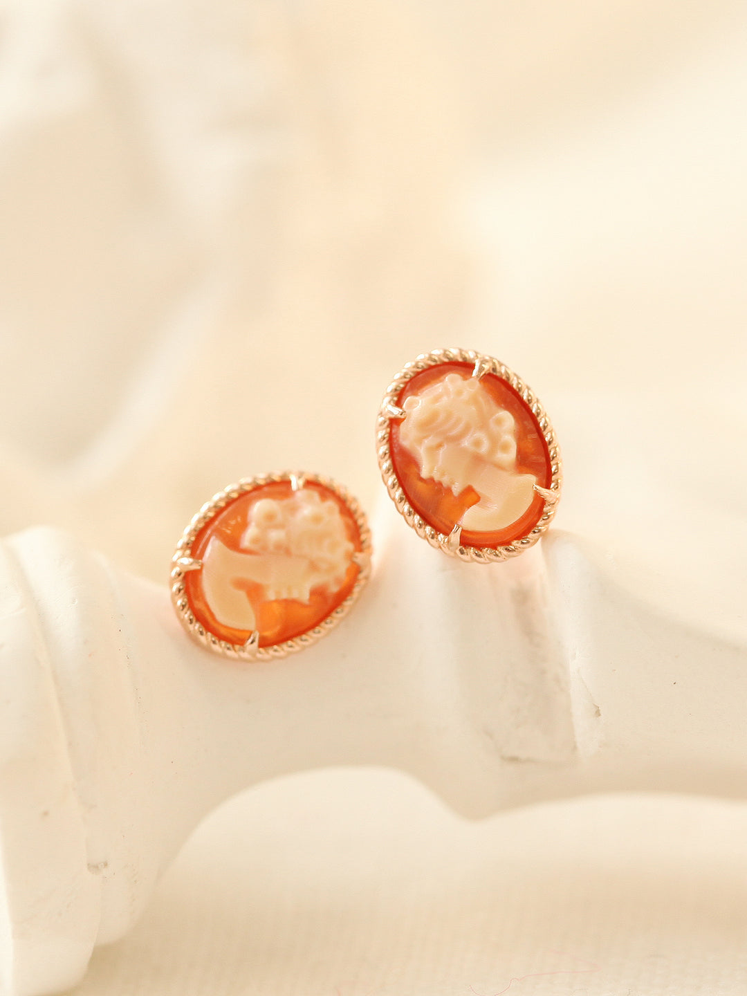 14K Gold Cameo Cartilage Earring 18G16G