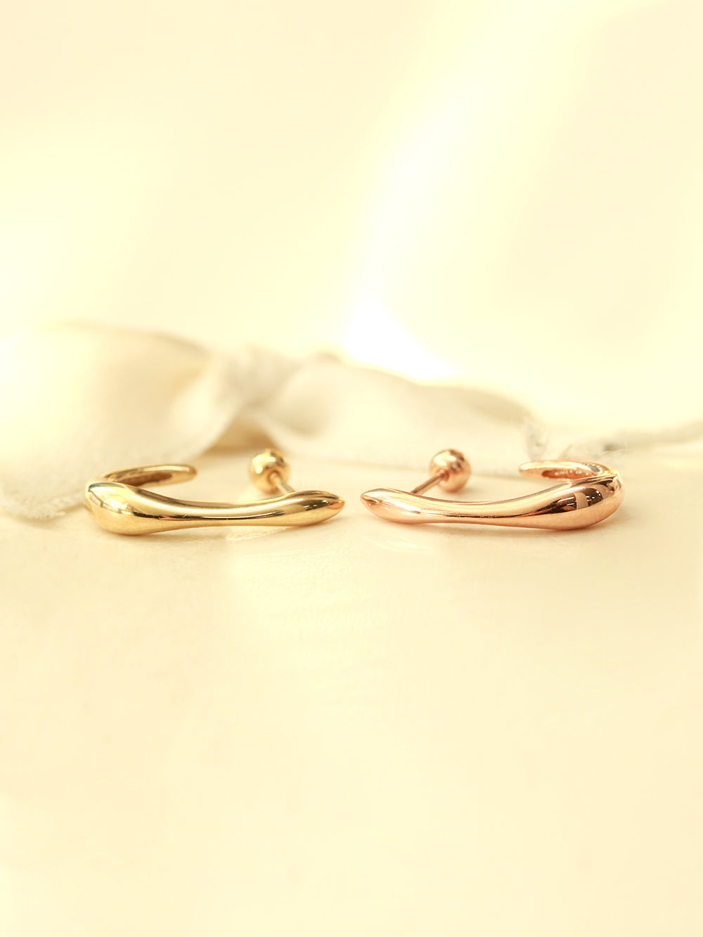 14K Gold Bold Line Cartilage Earring 20G18G