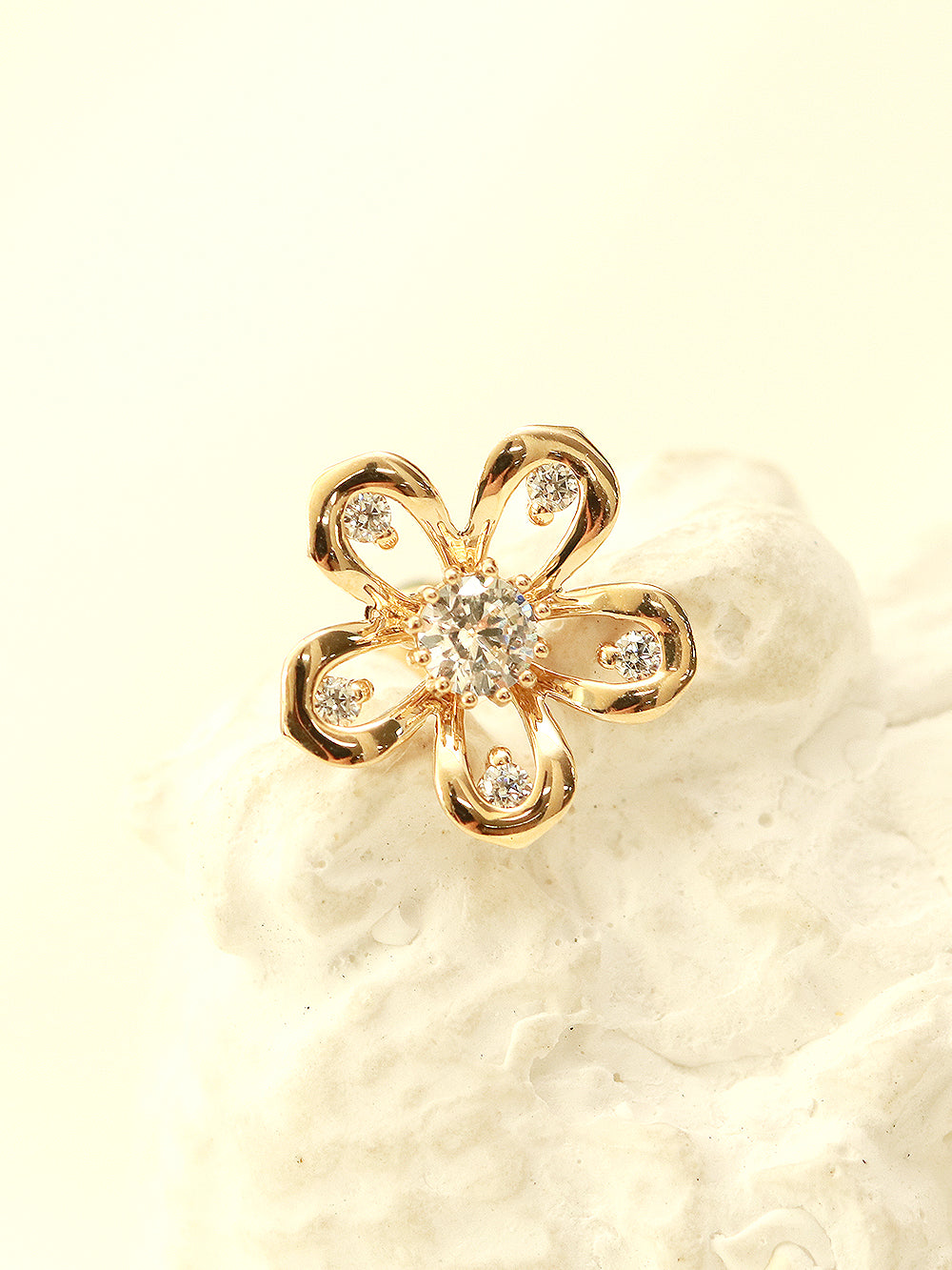 14K Gold glossy Flower Cartilage Earring 20g18g