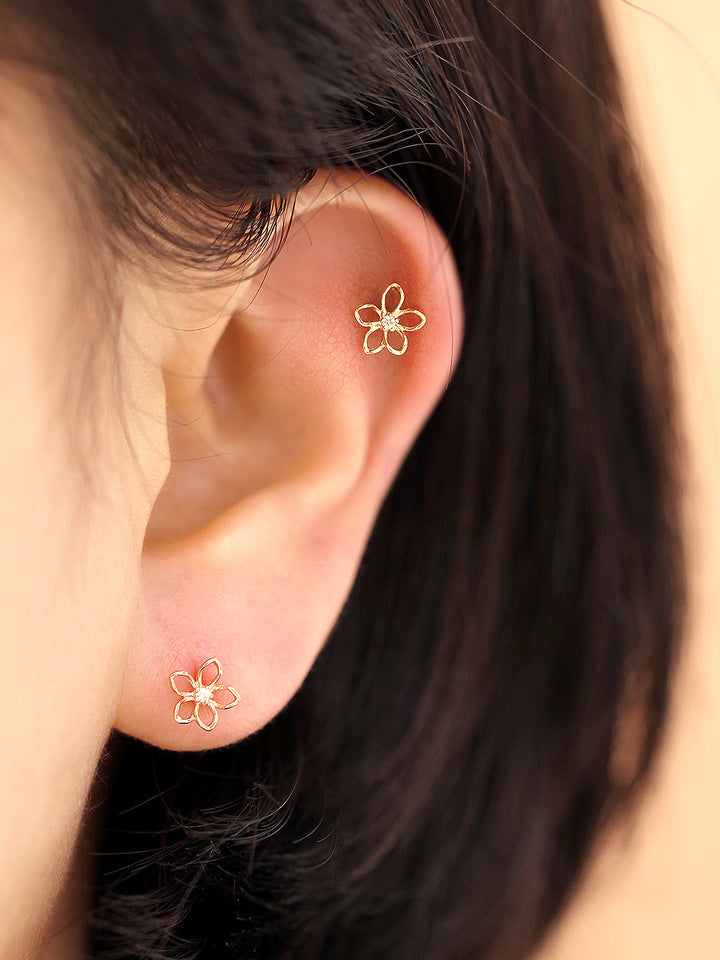 14K gold Point Cubic Daisy cartilage earring 20g