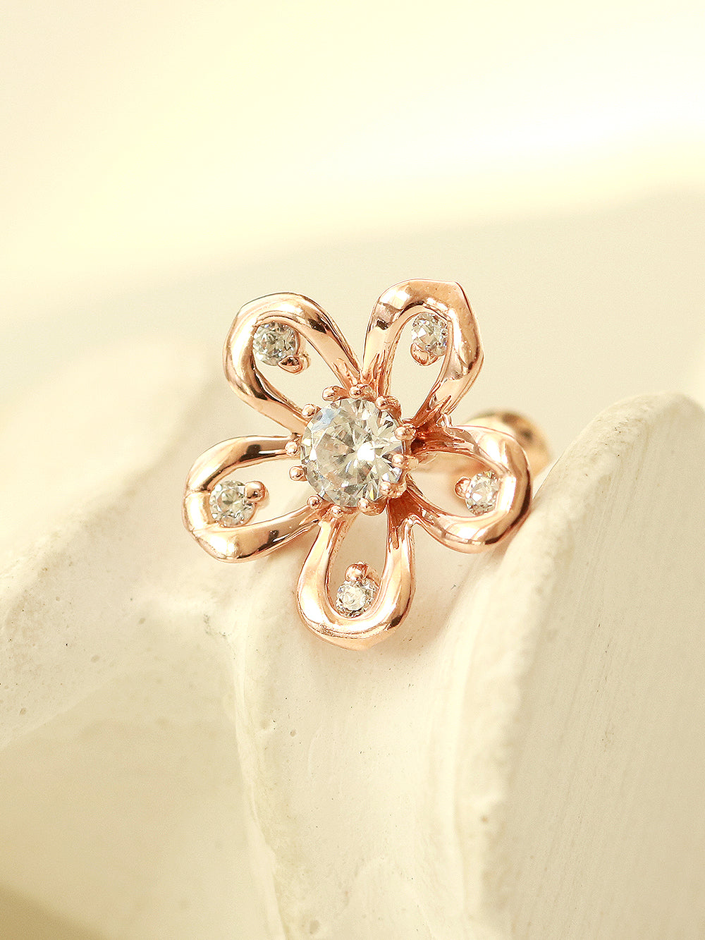 14K Gold glossy Flower Cartilage Earring 20g18g