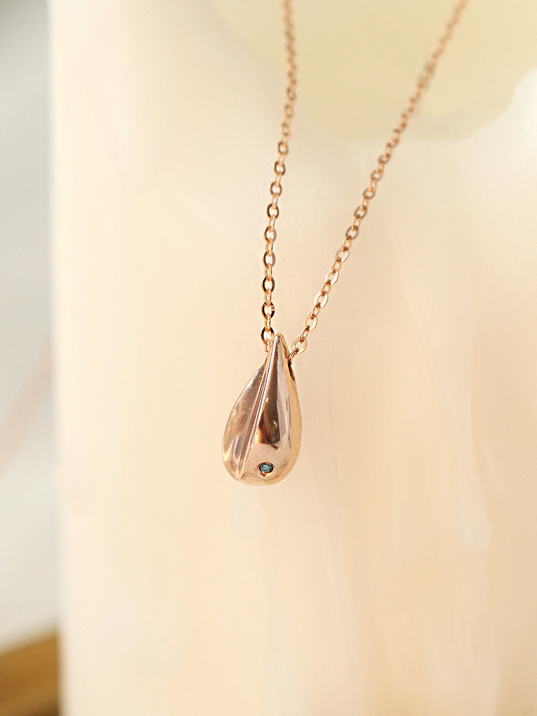 14K 18K Gold Teardrop Necklace