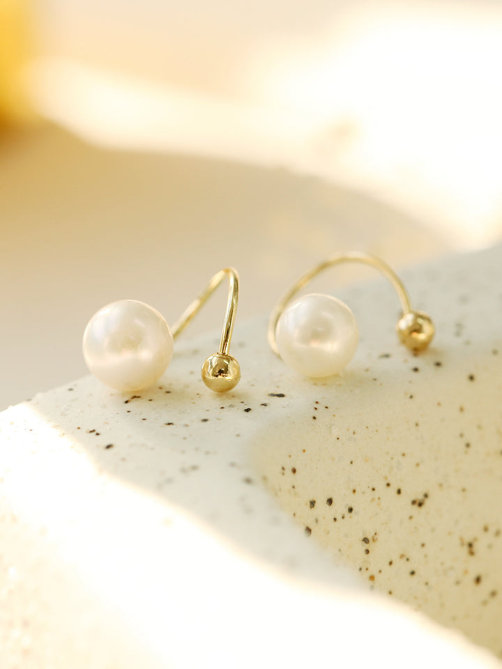 14K gold Twist Freshwater Pearl Cartilage Earring 20g