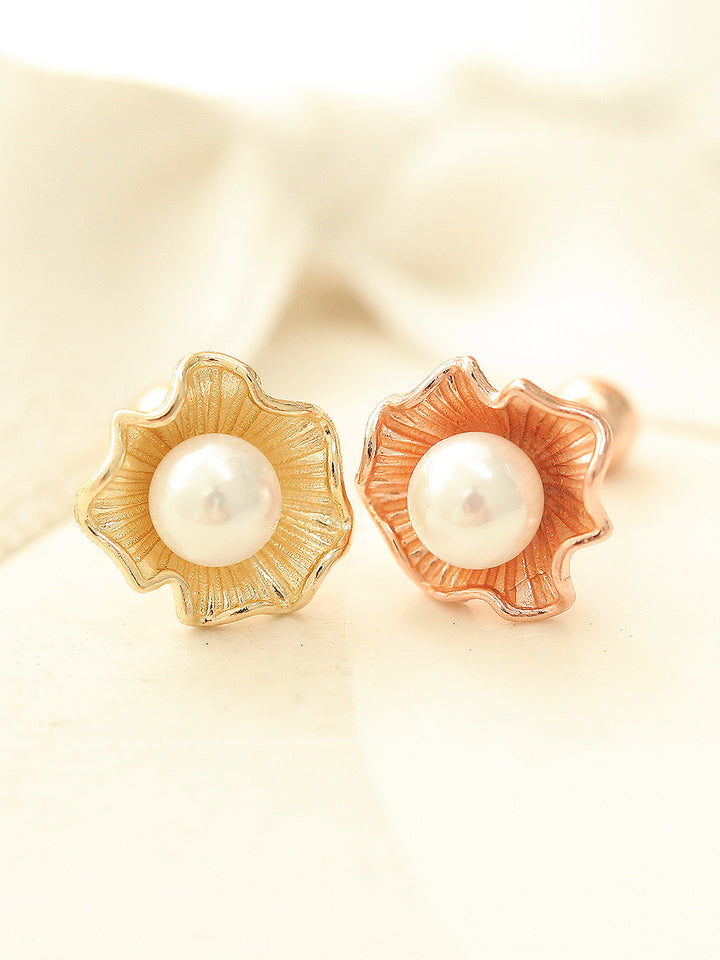 14K gold Clam with Pearls cartilage earring 20g