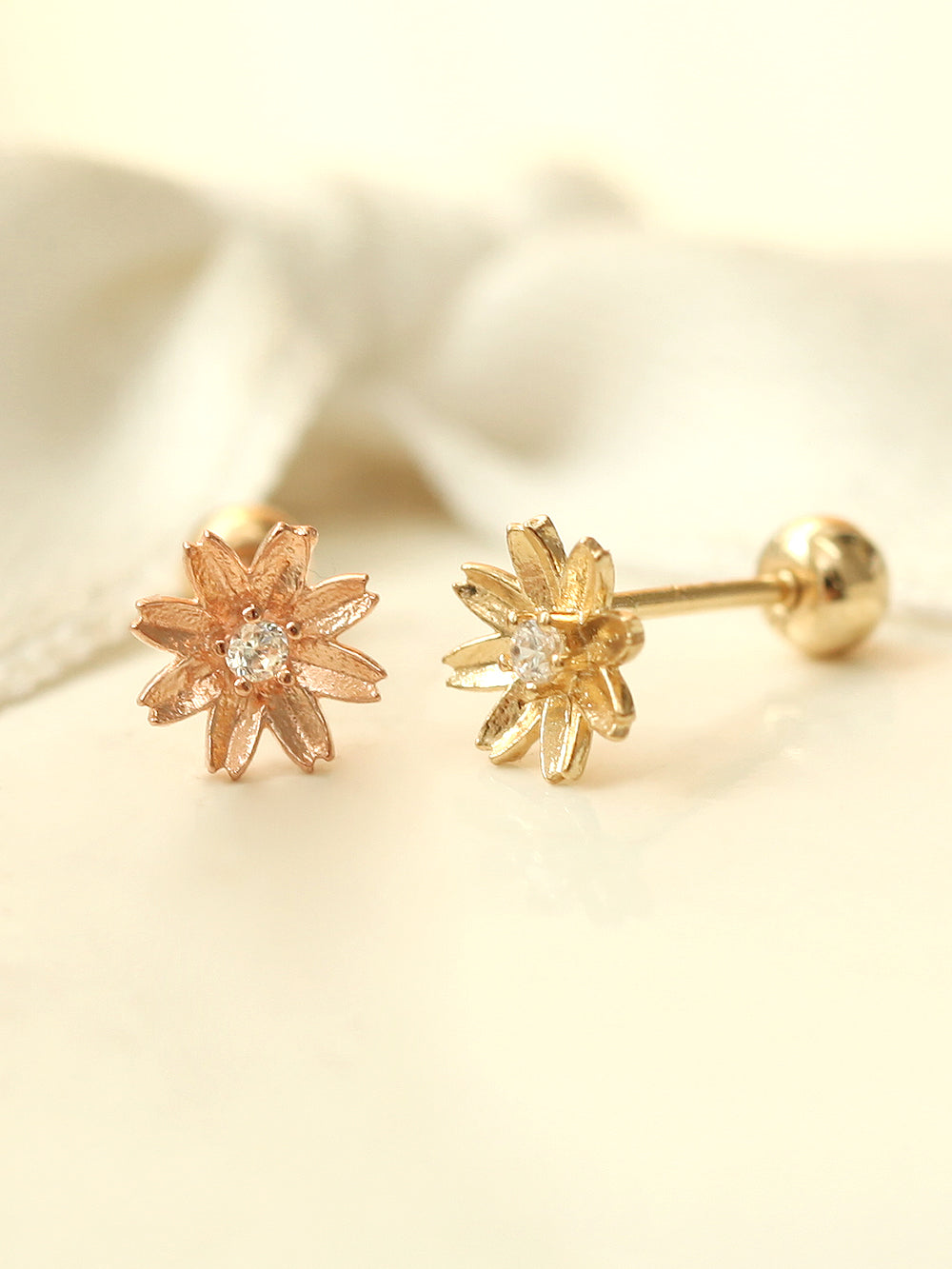 14K gold Flower Cubic cartilage earring 20g