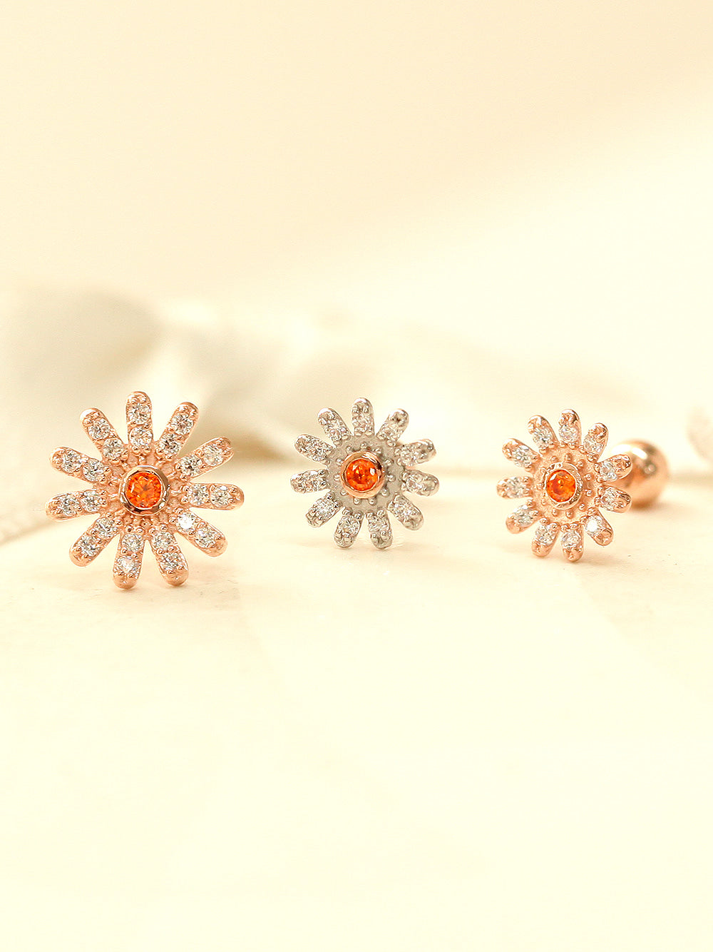 14K gold Cubic Daisy cartilage earring 20g