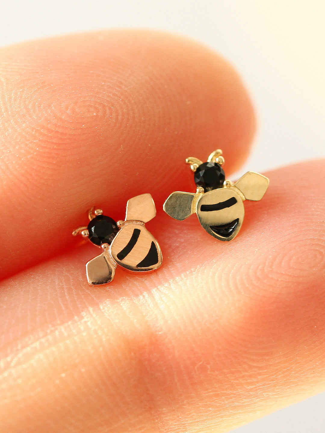 14K Gold Bee Cartilage Earring 20g