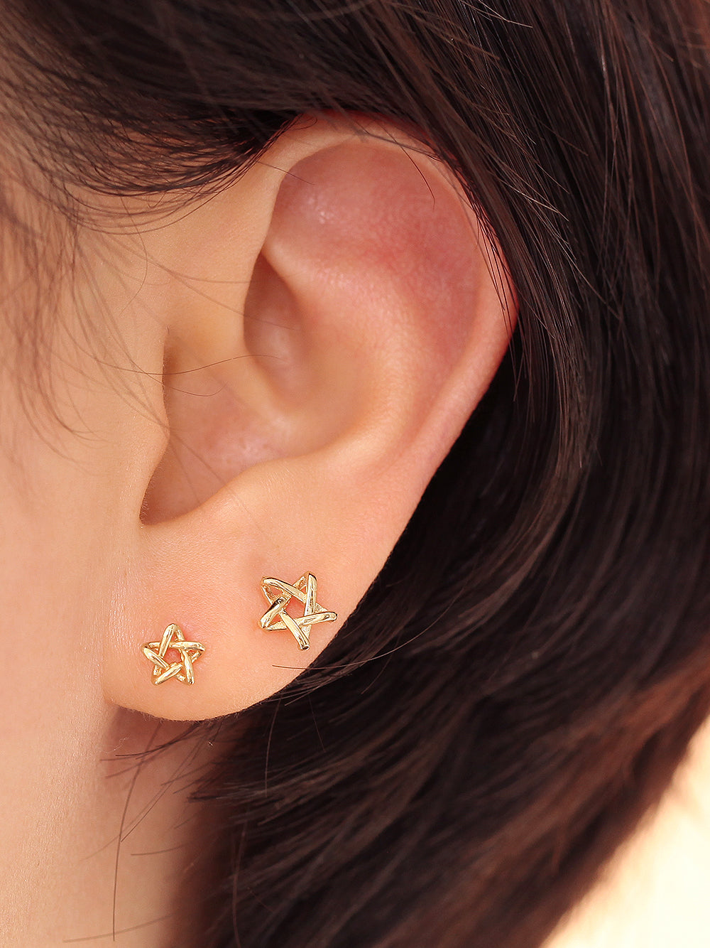 14K gold Star Point cartilage earring 20g