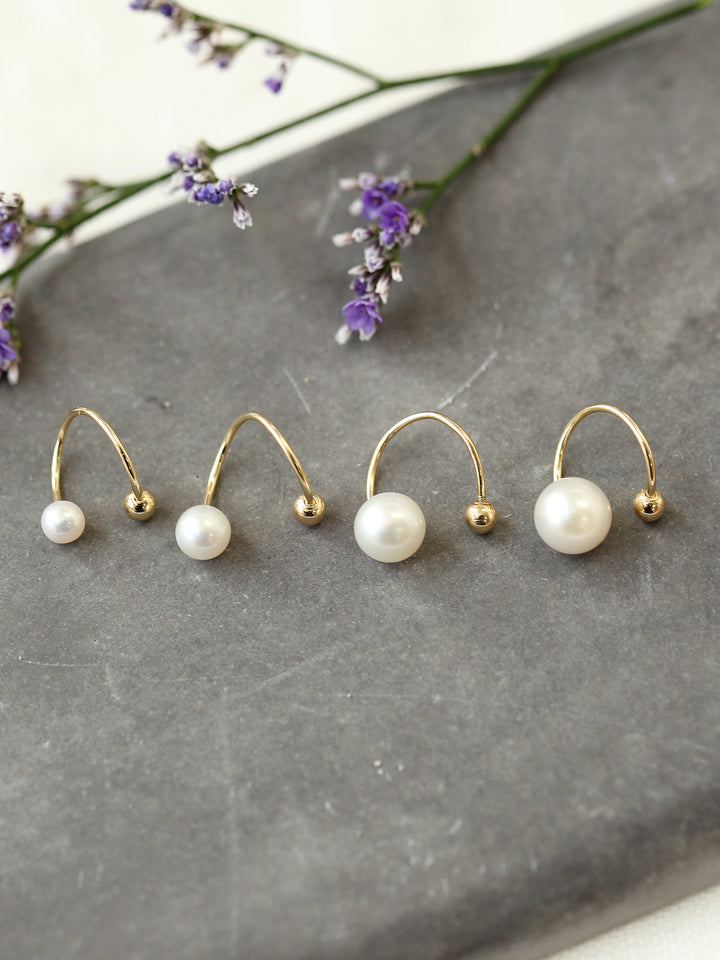 14K gold Twist Freshwater Pearl Cartilage Earring 20g