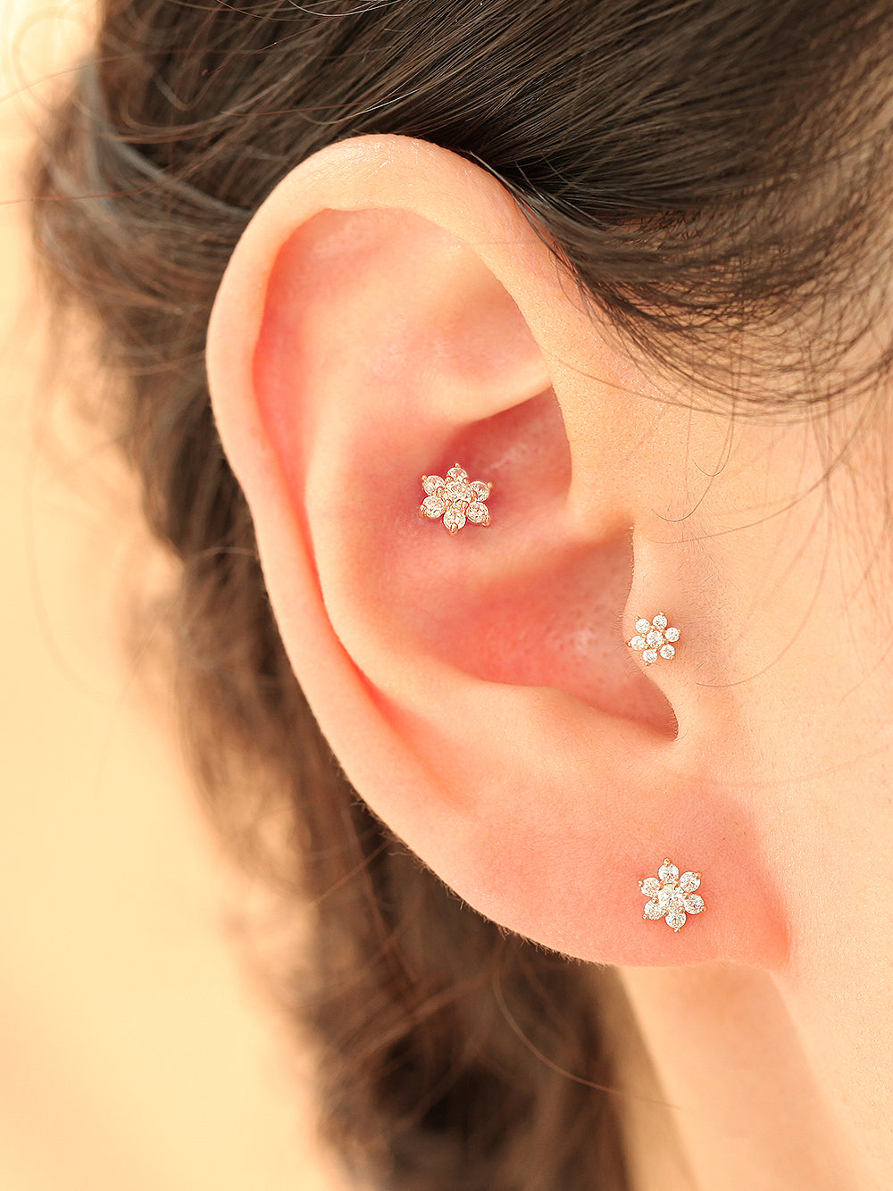 14K gold Lovely Flower cartilage earring 20g