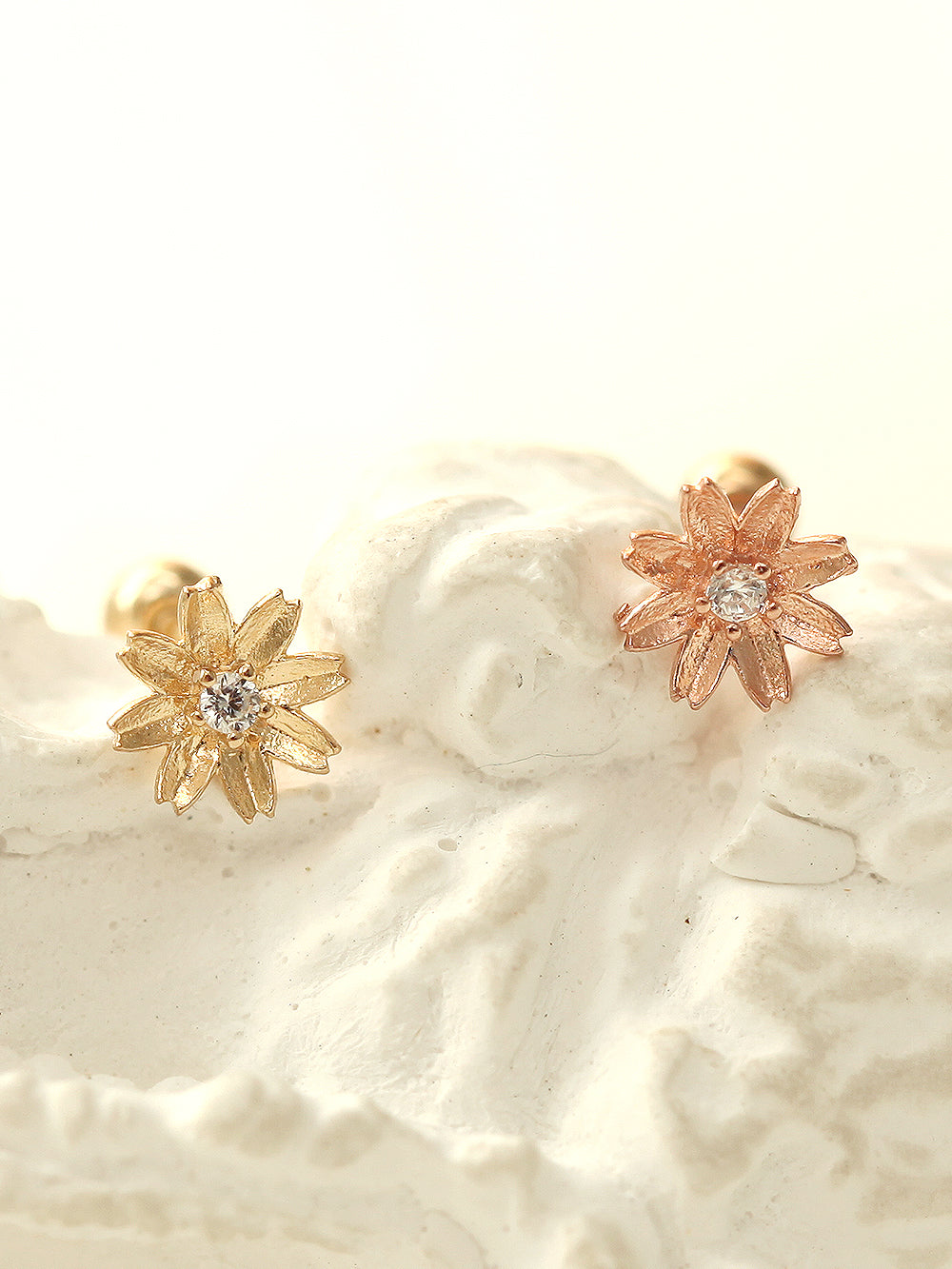 14K gold Flower Cubic cartilage earring 20g