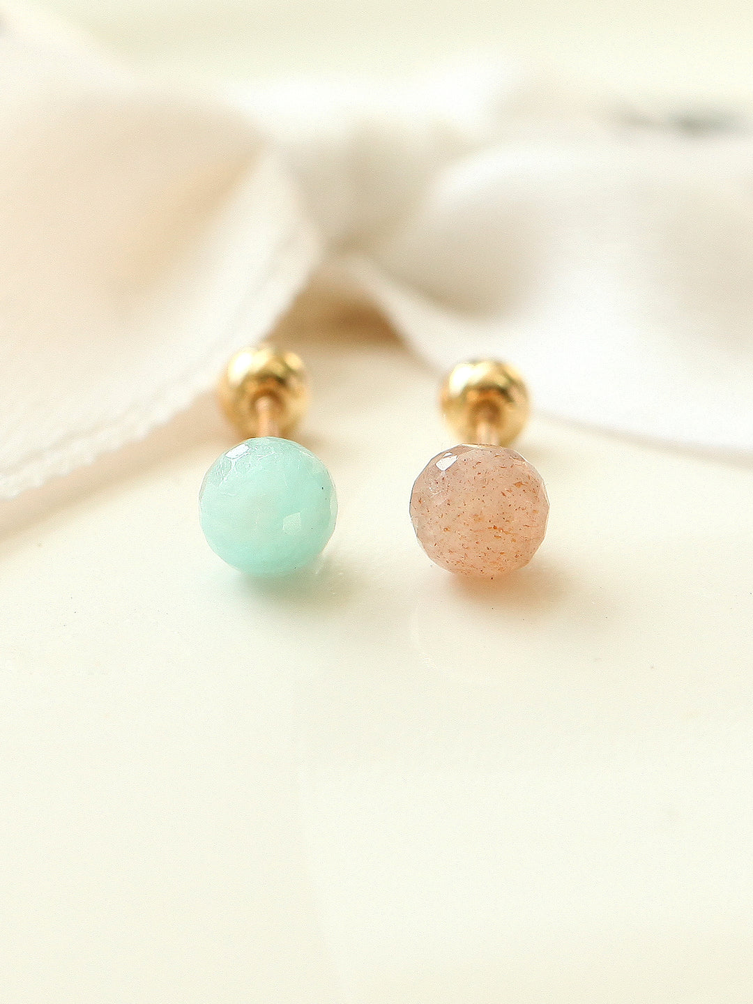 14K gold Natural Gemstone cartilage earring 20g