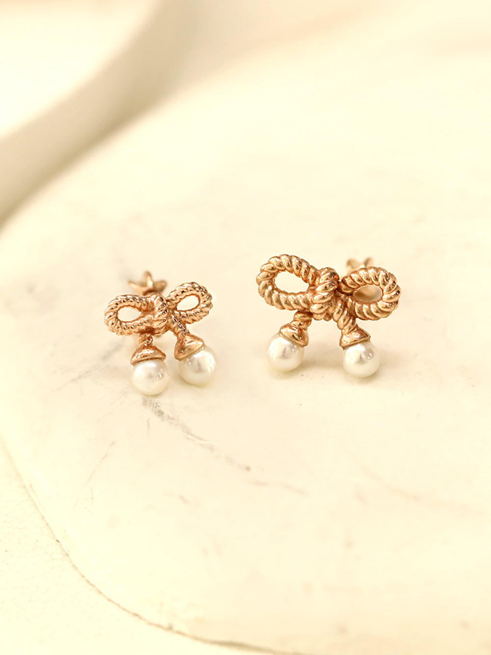 14K Gold Twist Ribbon Pearl Cartilage Earring 18G16G