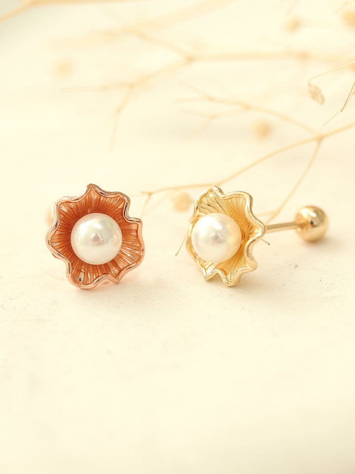 14K gold Clam with Pearls cartilage earring 20g