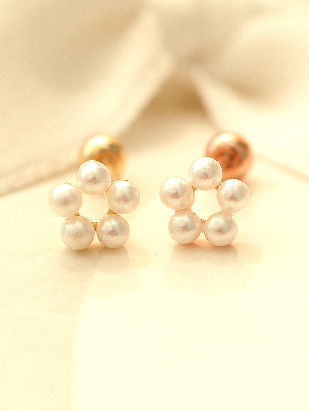 14K gold Mini Flower Pearl cartilage earring 20g