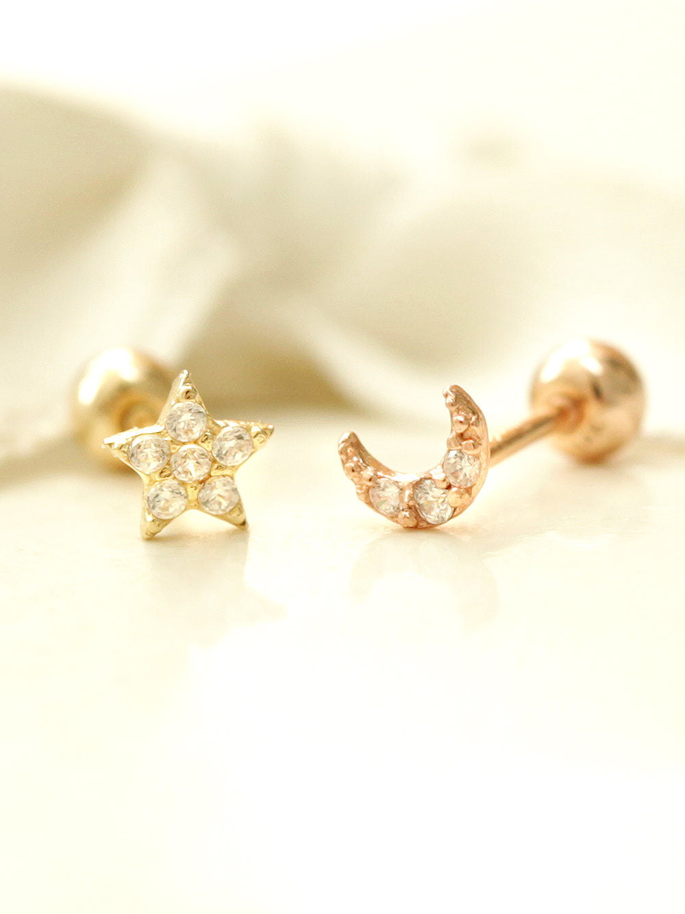 14K gold Minimi Cubic Star & Moon cartilage earring 20g