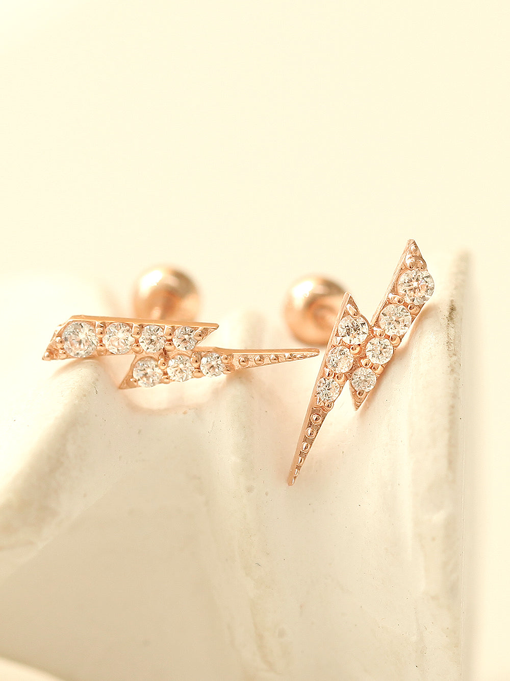 14K gold Cubic Thunder cartilage earring 20g