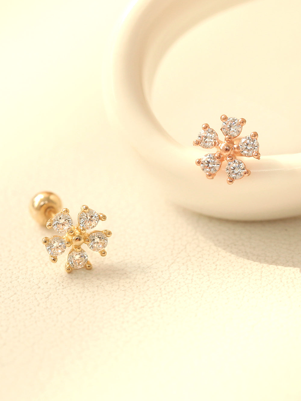 14K gold Mini Daisy Cubic cartilage earring 20g