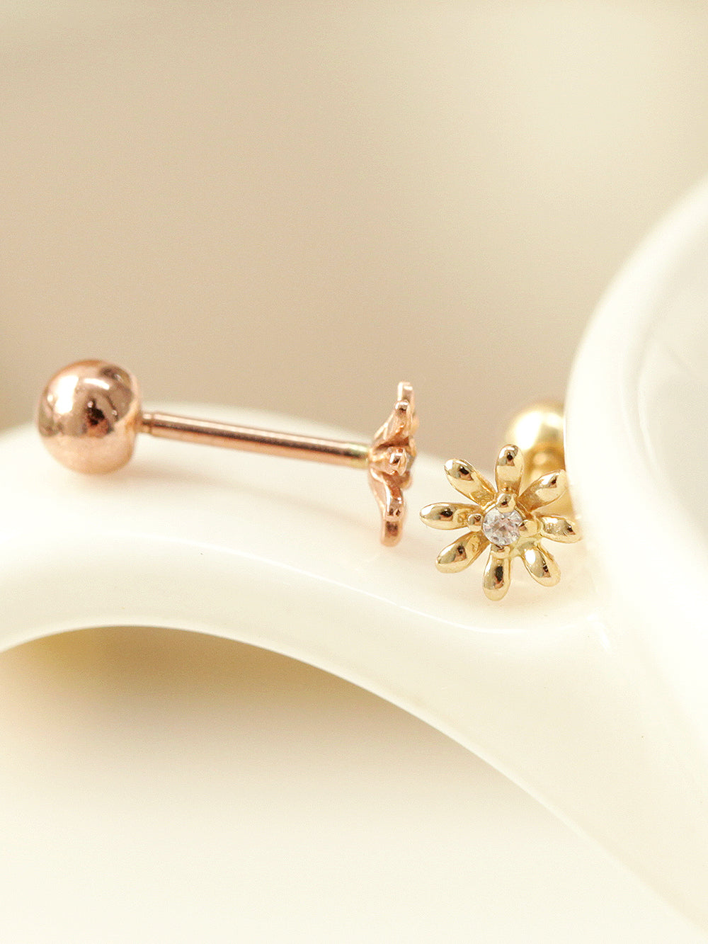 14K gold Mini Marguerite cartilage earring 20g