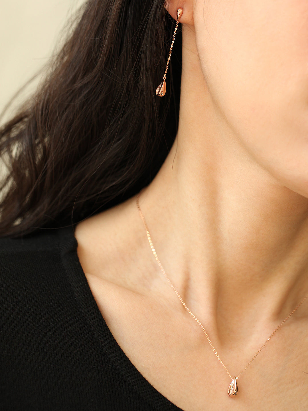 14K 18K Gold Teardrop Necklace