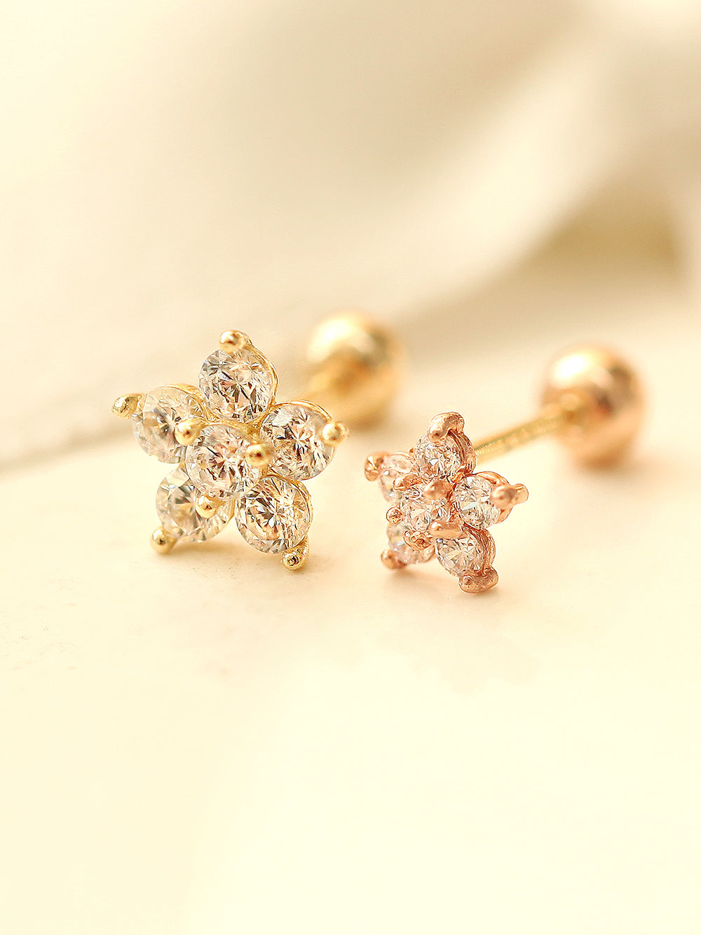 14K gold Best Flower cartilage earring 20g