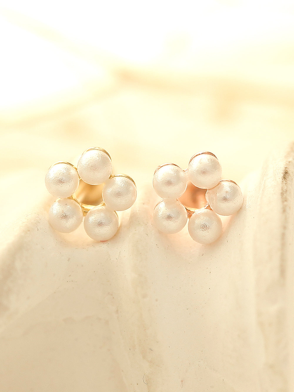 14K gold Mini Flower Pearl cartilage earring 20g