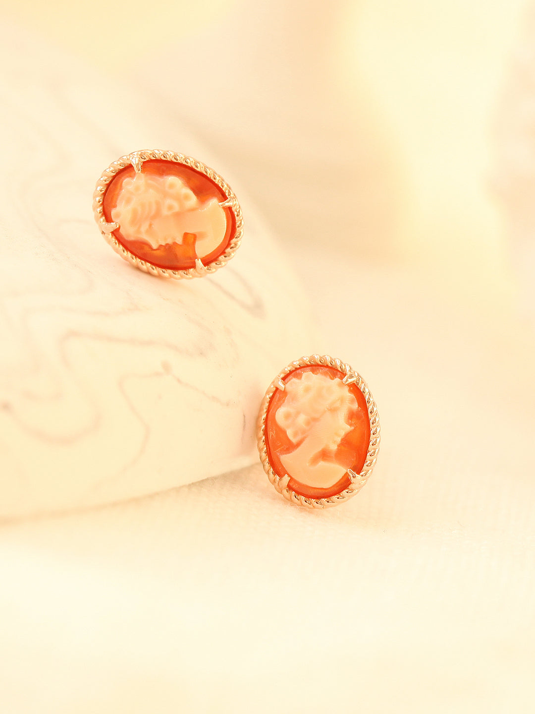 14K Gold Cameo Cartilage Earring 18G16G