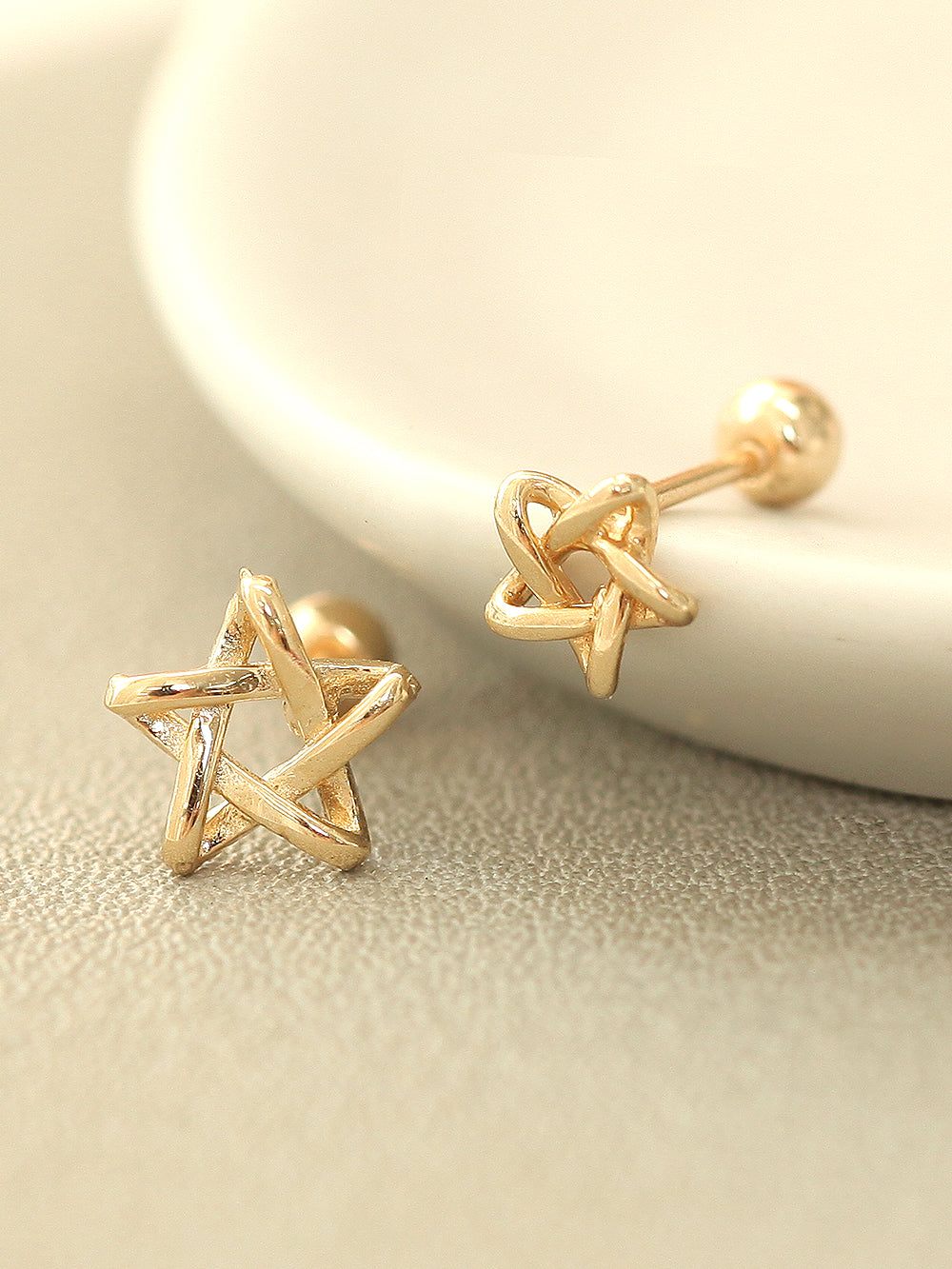 14K gold Star Point cartilage earring 20g