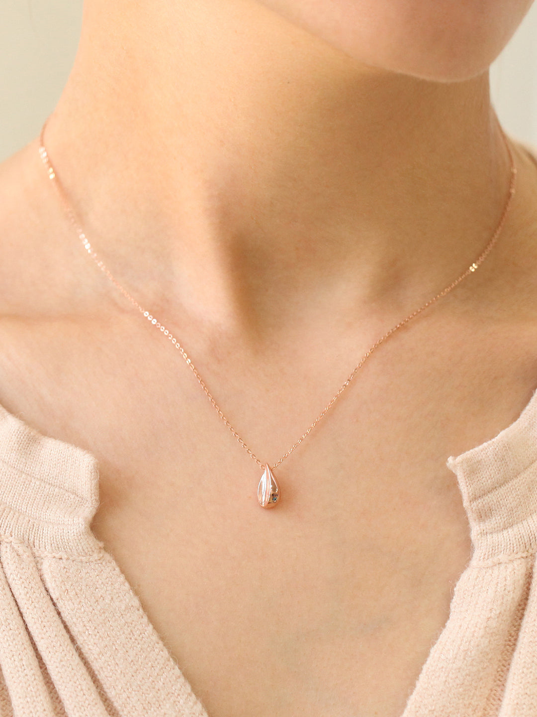 14K 18K Gold Teardrop Necklace