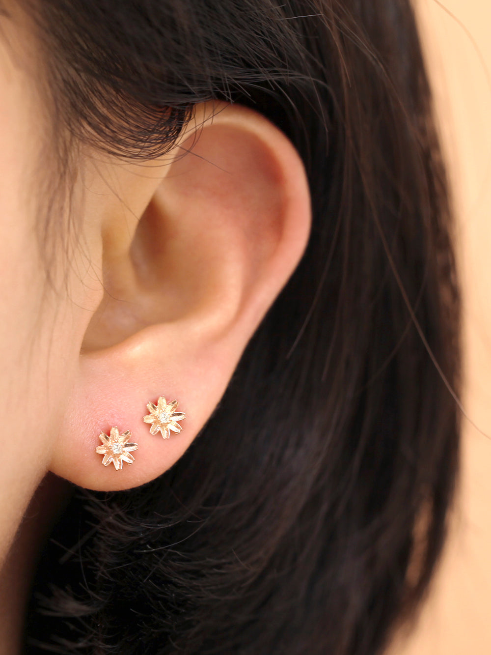 14K gold Flower Cubic cartilage earring 20g