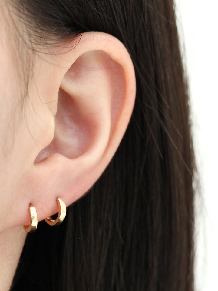 14K Gold Cutting Hoop Earring