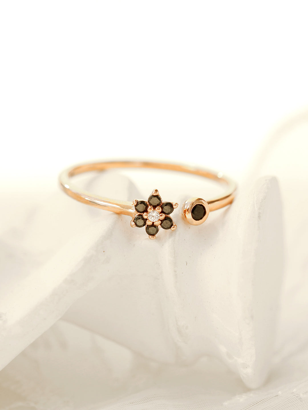 14K Gold Lovely Flower Open Ring