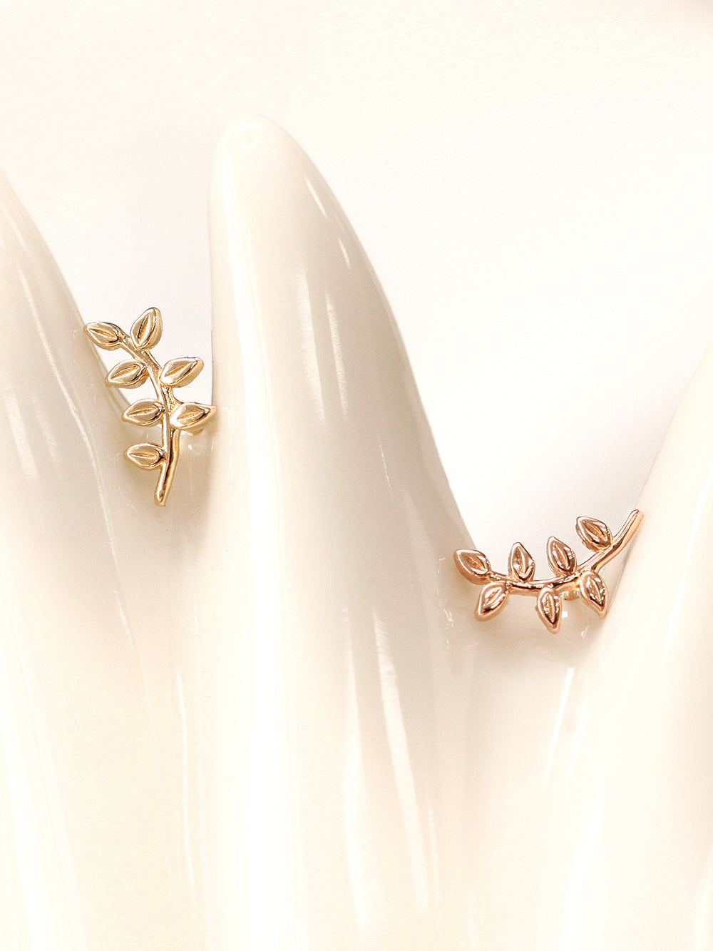 14K Gold Simple Leaf Cartilage Earring 20G18G16G